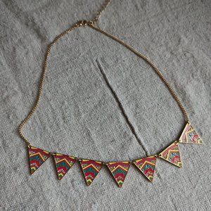Triangle pattern necklace